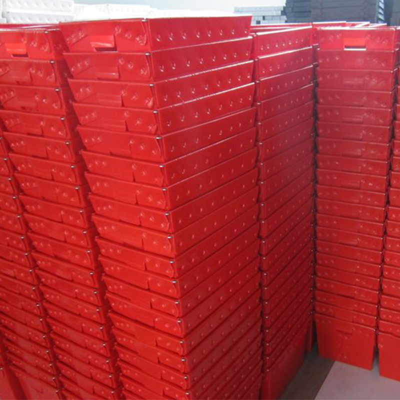 Recyklovatelný obal z vlnité plastové pošty